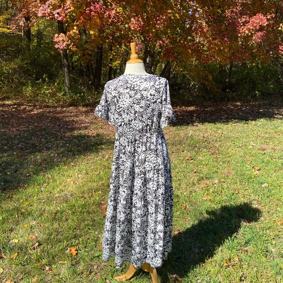 B&W Maxi Dress - Picture 4 of 6